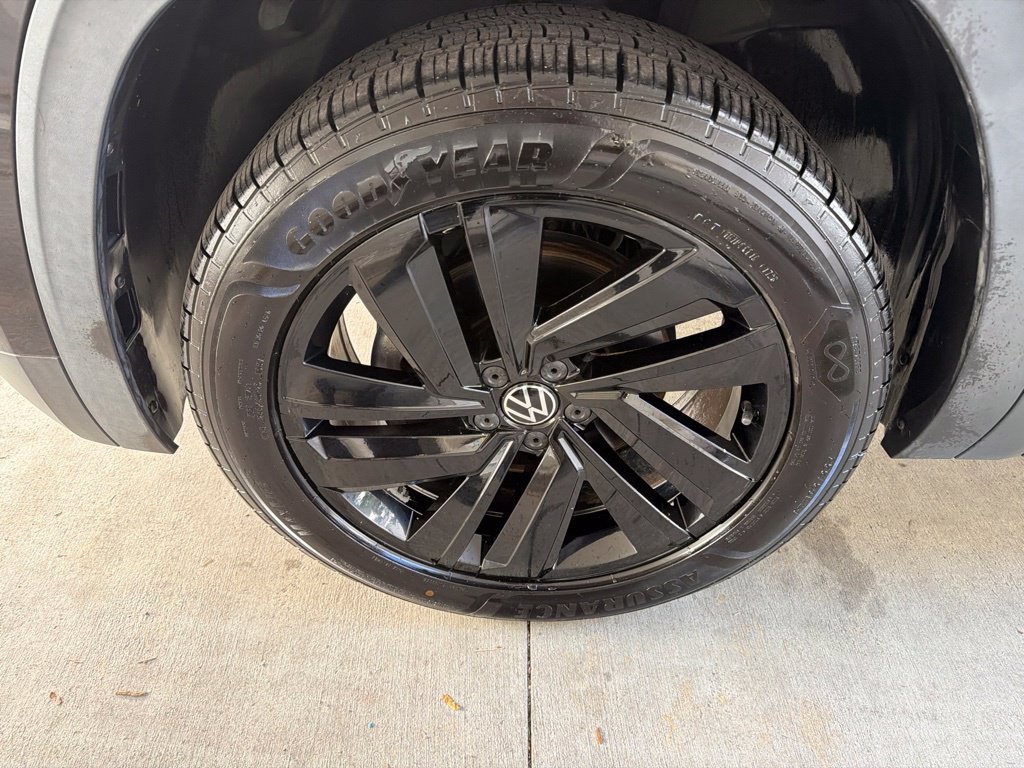 Used 2021 Volkswagen Atlas Cross Sport SE w/ Panoramic Sunroof Package FWD image 14