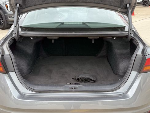 Used 2025 Nissan Altima 2.5 SV FWD image 8