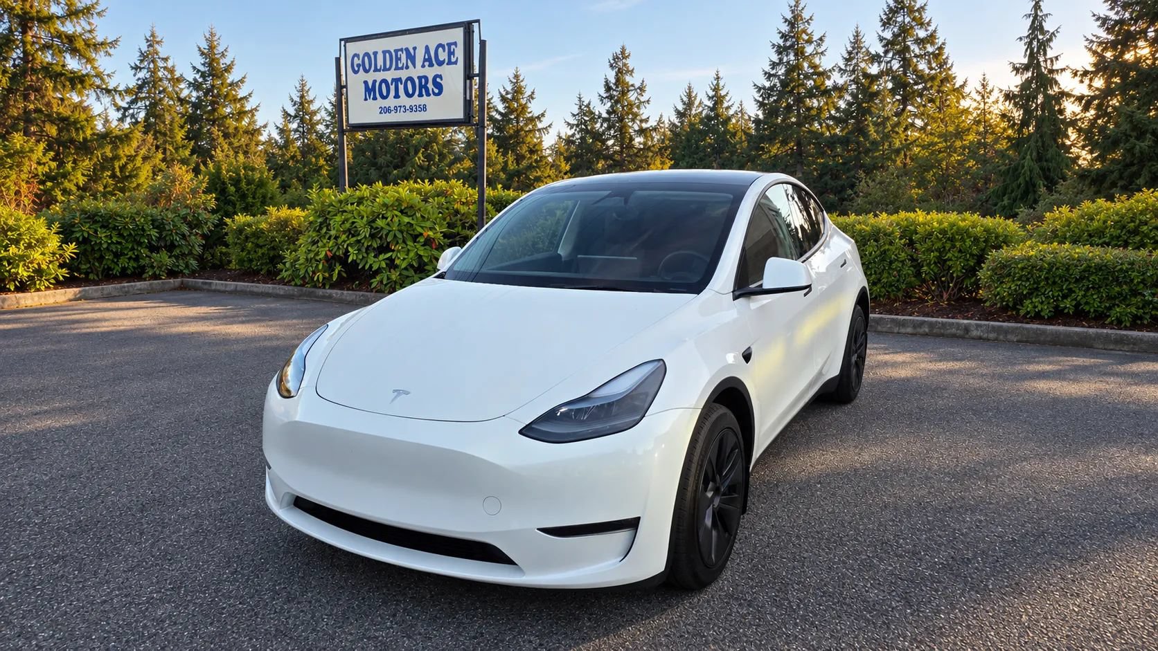 Used 2024 Tesla Model Y Long Range AWD/4WD image 1