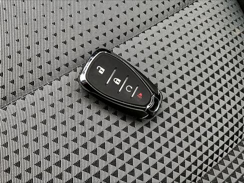 Used 2025 Chevrolet Trax LT w/ LT Convenience Package image 28