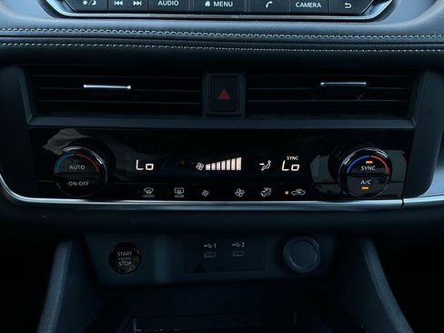 Used 2025 Nissan Rogue SV image 27