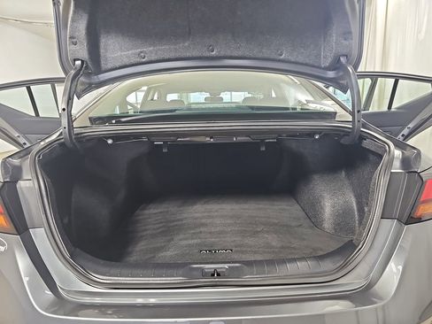Used 2025 Nissan Altima 2.5 SV FWD image 15