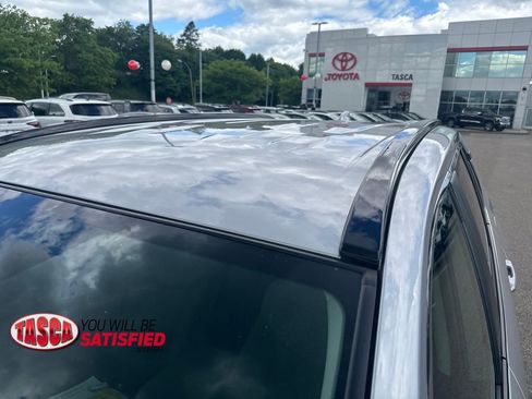 Used 2025 Toyota RAV4 XLE AWD/4WD image 42