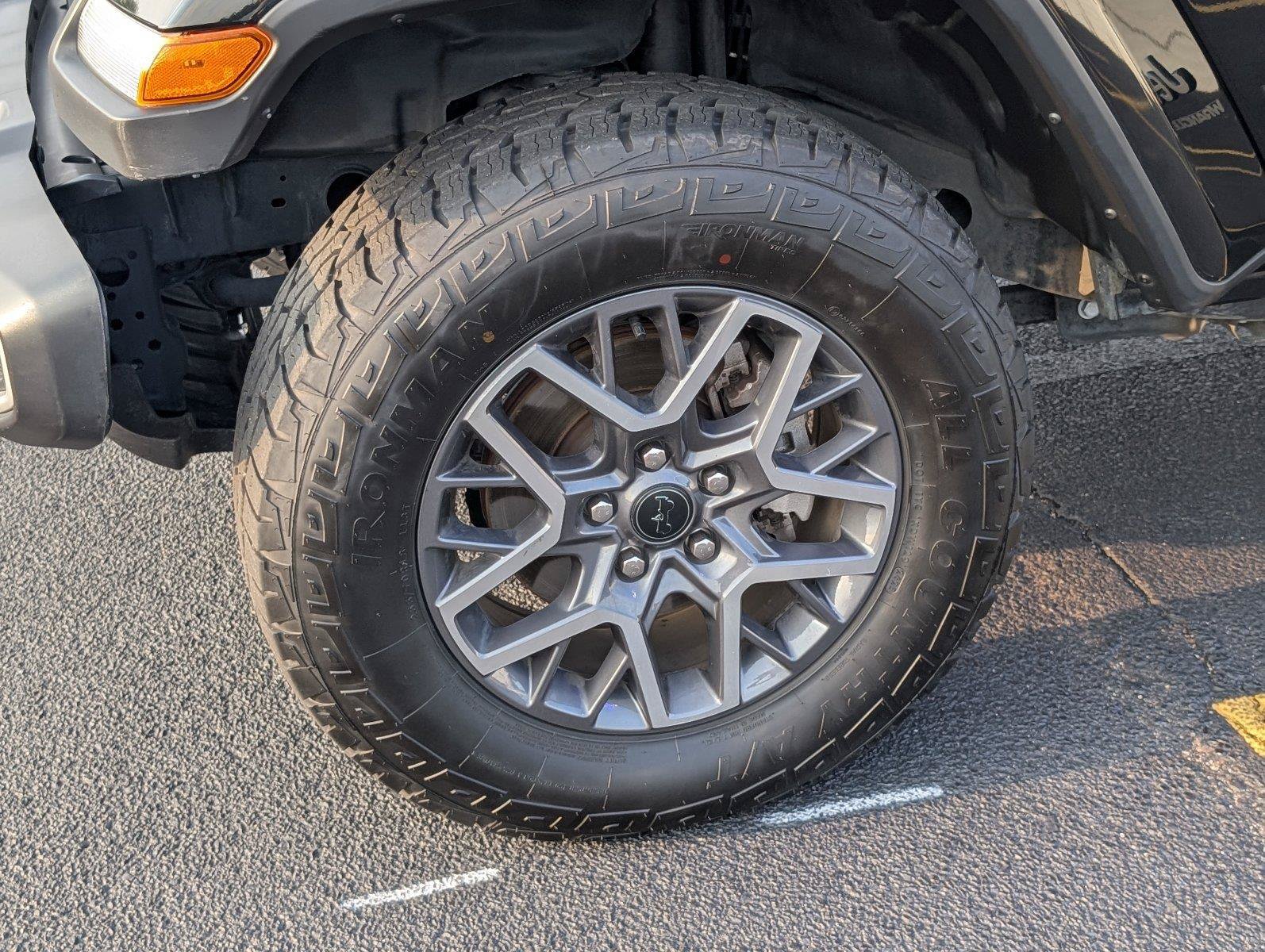 Used 2025 Jeep Wrangler Unlimited Sahara AWD/4WD image 11