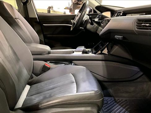 Certified 2022 Audi e-tron Premium image 9