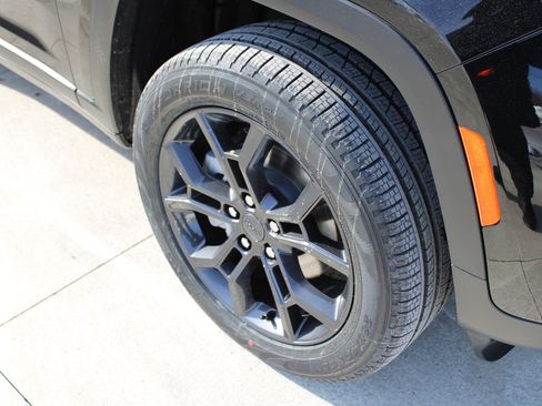 New 2025 Jeep Grand Cherokee Limited w/ Trailer Tow Package image 37