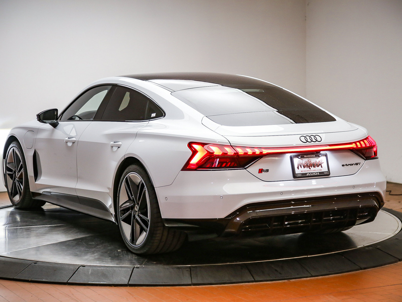 Certified 2024 Audi RS e-tron GT w/ Ceramic Brake Package AWD/4WD image 5