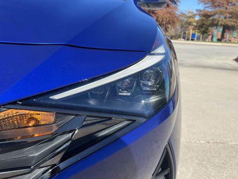 Used 2022 Hyundai Elantra Limited image 6