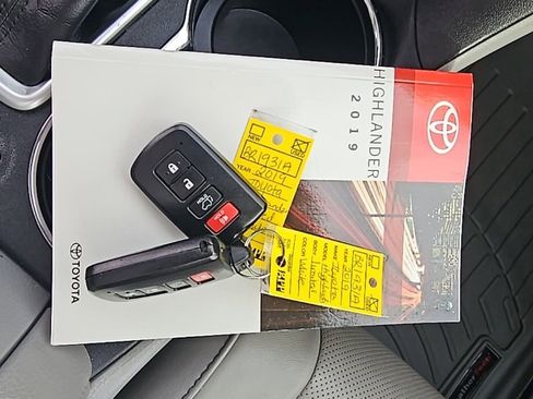 Used 2019 Toyota Highlander Limited Platinum image 28