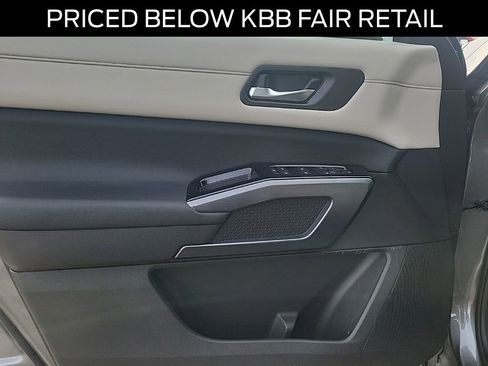 Used 2023 Nissan Pathfinder SL w/ Lighting Package (N92) image 18