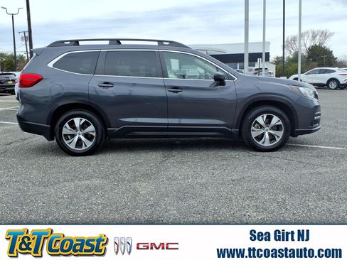 Used 2022 Subaru Ascent Premium w/ Convenience Package image 1
