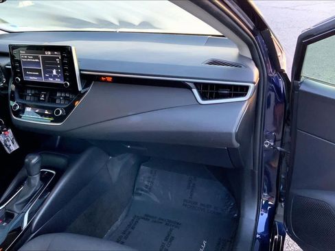 Used 2020 Toyota Corolla LE FWD image 18