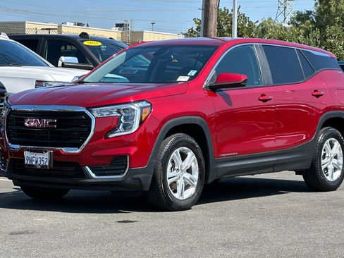 Used 2024 GMC Terrain SLE image 8