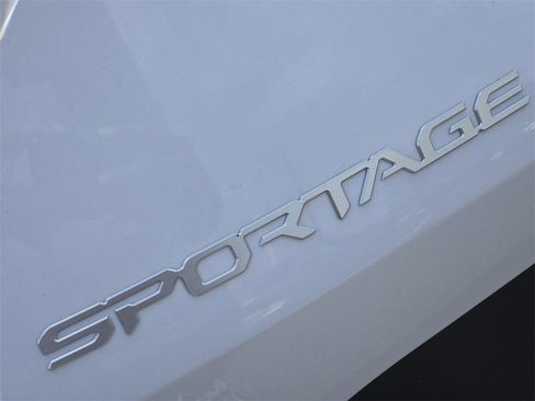 New 2026 Kia Sportage LX image 8