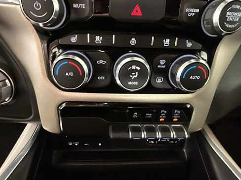 Used 2019 RAM 1500 Laramie AWD/4WD image 26
