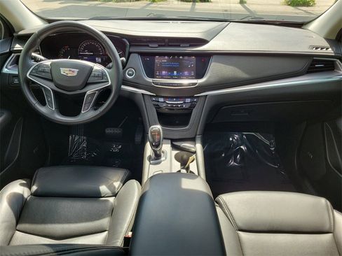 Used 2017 Cadillac XT5 Luxury image 12