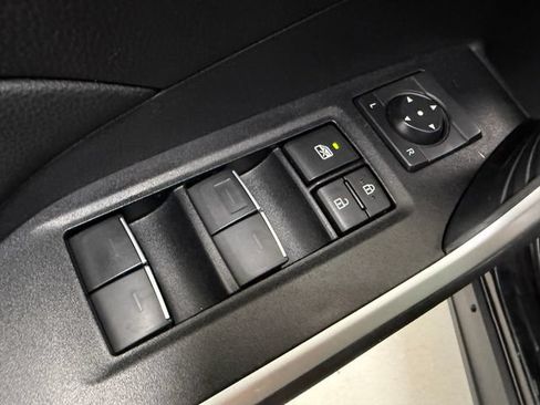 Used 2025 Toyota RAV4 XLE AWD/4WD image 28