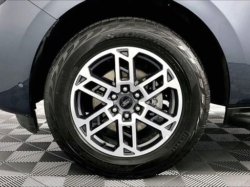 Used 2025 Ford Expedition Active AWD/4WD image 8