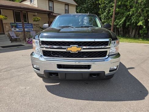 Used 2014 Chevrolet Silverado 2500 LT w/ Interior Plus Package AWD/4WD image 9