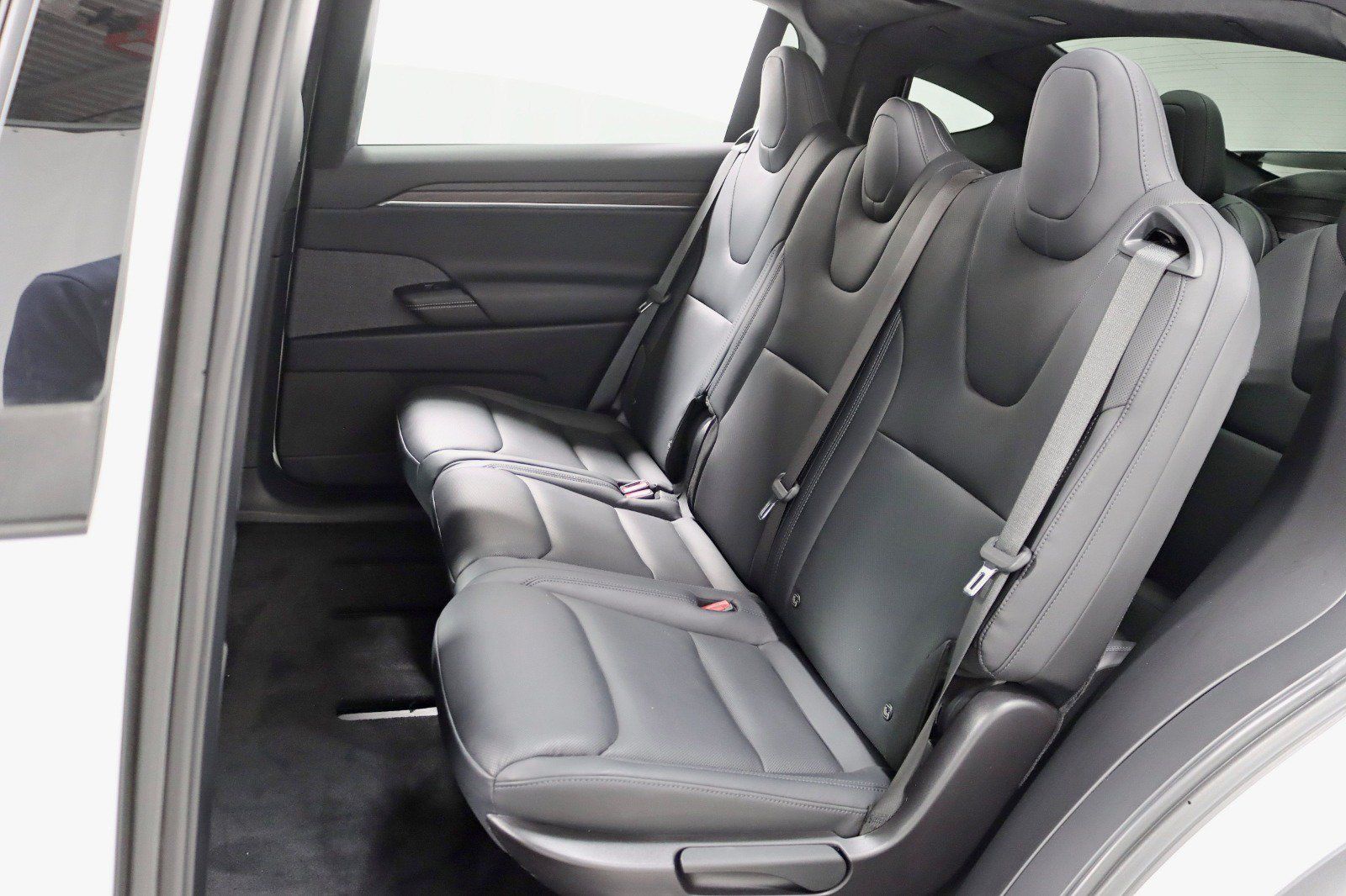 Used 2023 Tesla Model X AWD/4WD image 30