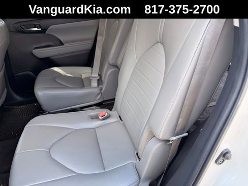 Used 2023 Toyota Highlander XLE image 25