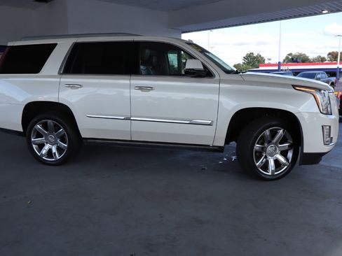 Used 2015 Cadillac Escalade Premium image 6