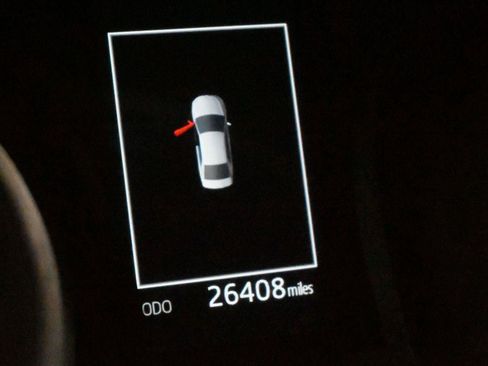 Used 2024 Toyota Camry SE image 3