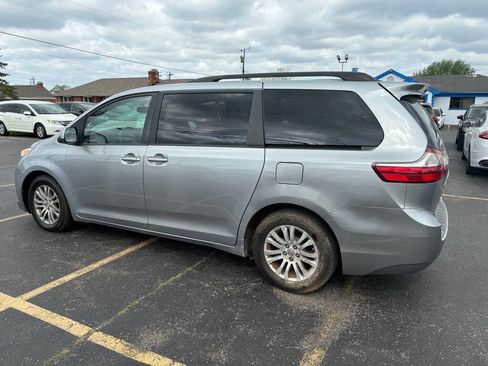 Used 2016 Toyota Sienna XLE image 6
