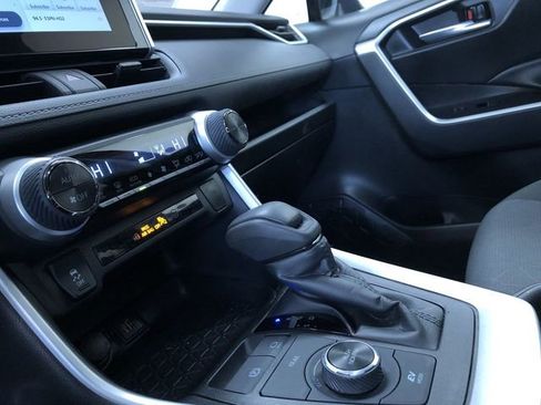 Used 2025 Toyota RAV4 XLE image 30