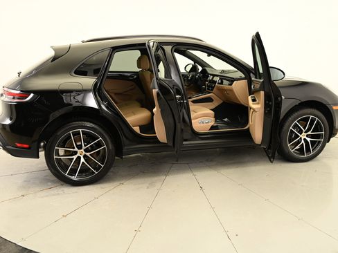 Used 2025 Porsche Macan image 20