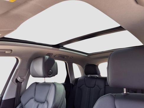 Used 2023 Audi Q5 2.0T Prestige w/ Prestige Package image 19