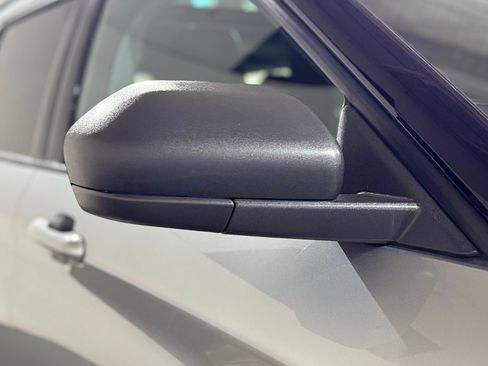 Used 2022 Ford Explorer XLT w/ Equipment Group 202A image 12