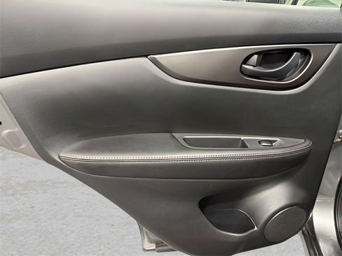 Used 2020 Nissan Rogue Sport S image 26