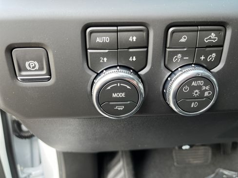 New 2026 GMC Sierra 2500 AT4 w/ AT4 Premium Plus Package AWD/4WD image 17