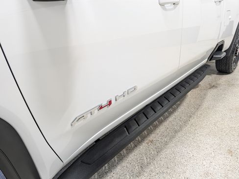 Used 2024 GMC Sierra 2500 AT4 w/ AT4 Premium Plus Package AWD/4WD image 9
