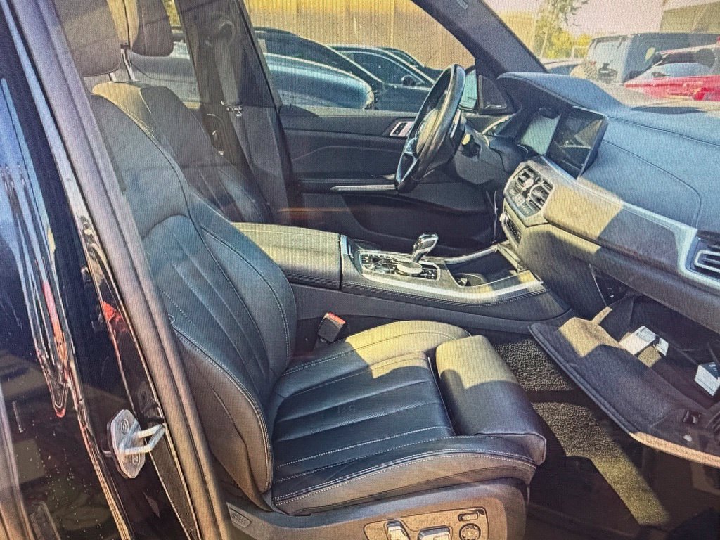 Used 2021 BMW X5 xDrive40i w/ M Sport Package AWD/4WD image 12