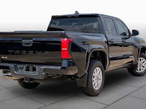 Used 2024 Toyota Tacoma SR5 AWD/4WD image 12