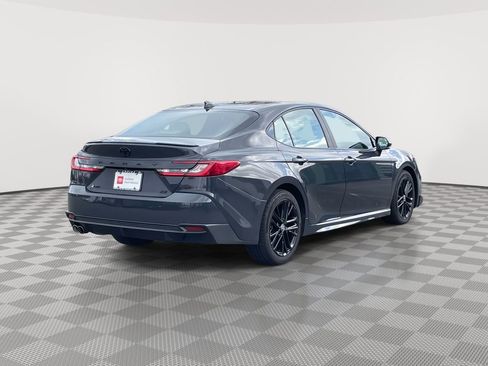 Used 2025 Toyota Camry SE image 7