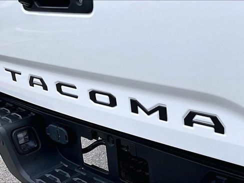 Used 2023 Toyota Tacoma TRD Off-Road w/ Advanced Technology Package AWD/4WD image 10