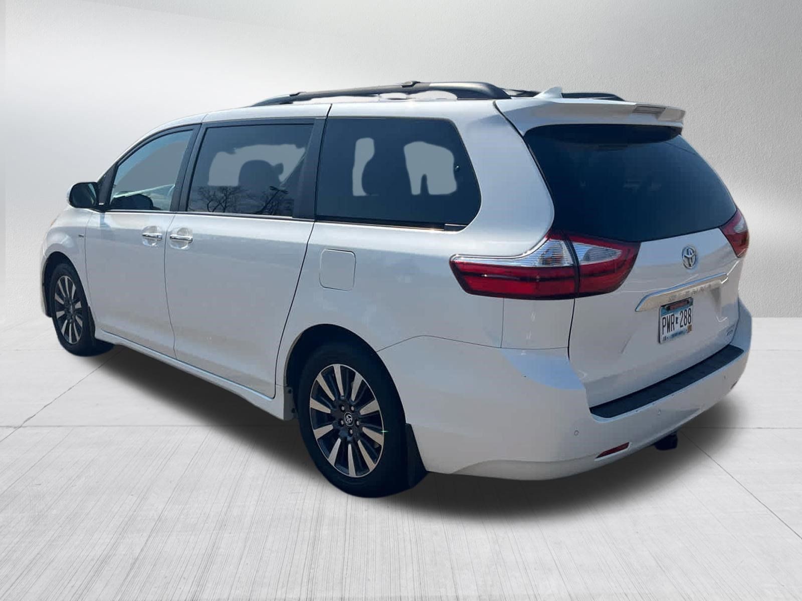 Used 2018 Toyota Sienna Limited Premium w/ Carpet Mat Package AWD/4WD image 4