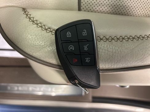 Used 2022 GMC Yukon XL Denali image 30