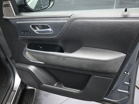 Used 2025 INFINITI QX80 Sensory image 44