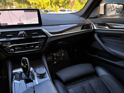 Used 2021 BMW M550i xDrive w/ Premium Package image 33