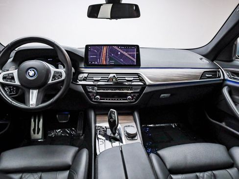 Used 2023 BMW 530e w/ M Sport Package RWD image 13