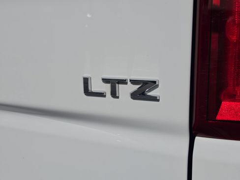 Used 2022 Chevrolet Silverado 1500 LTZ image 40