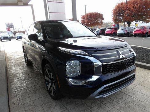 New 2025 Mitsubishi Outlander SE image 3