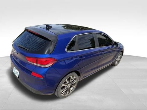 Used 2019 Hyundai Elantra GT w/ Style Package 02 FWD image 3