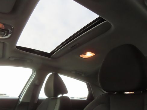 Used 2025 Hyundai Elantra SEL image 7