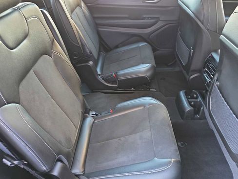 Certified 2024 Jeep Grand Cherokee L Laredo image 17