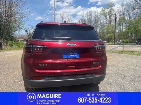Used 2022 Jeep Compass Latitude w/ Sun and Sound Group AWD/4WD image 7